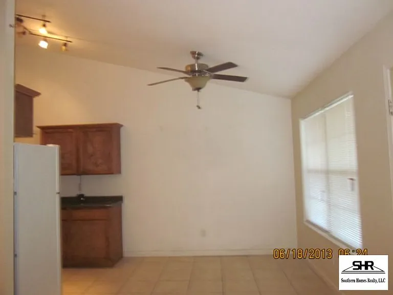 3428 Riverside Dr — Photo 3