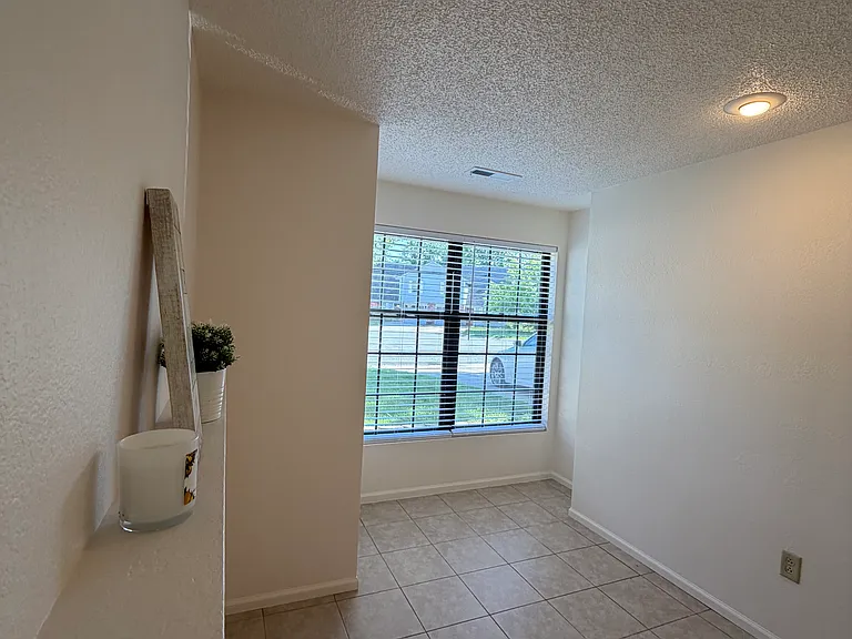 228 NW Waterwheel Ct — Photo 8