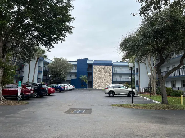 3220 Holiday Springs Boulevard #1-210, Margate, FL 33063