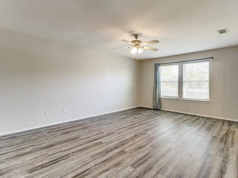 1721 Southridge Ln — Photo 11