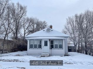 418 3rd Ave E, Williston, ND 58801