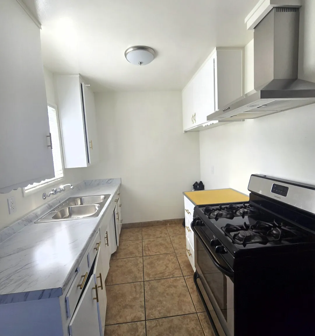 9800 San Carlos Ave — Photo 2