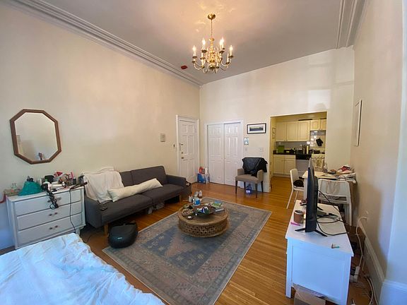 3rd image of 300 Marlborough St