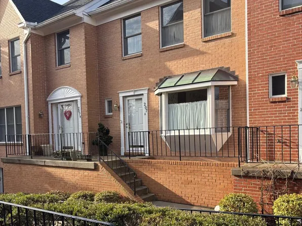 207 Locust St SE, Vienna, VA 22180