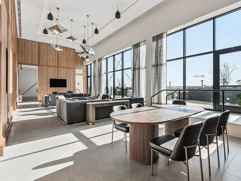 Seraph Luxury Downtown Apartments — Photo 33