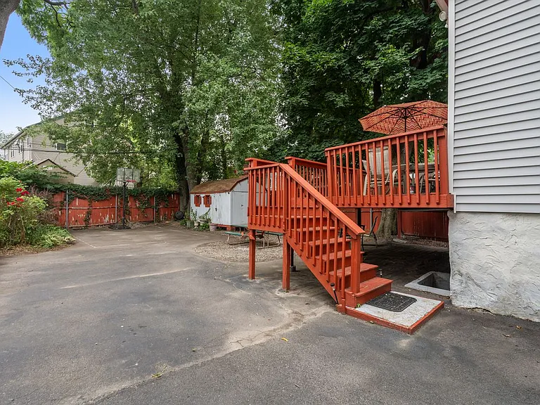 7 Howe St — Photo 25