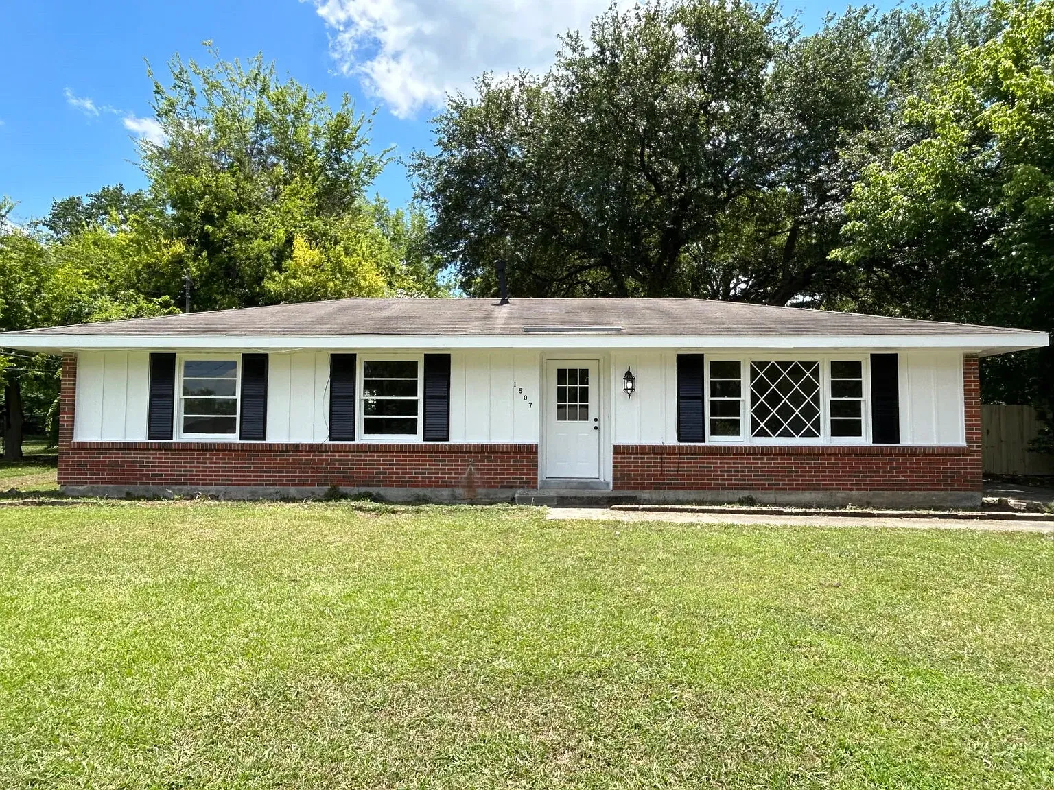 3 bed, 1200 sqft, $1,400 — Photo 4