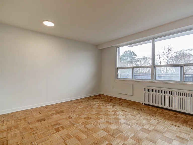 1833 Bayview Ave — Photo 36