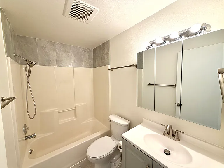 10815 NE 48th Cir #10815 — Photo 13