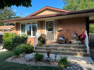 27 Brenlyn Ct, Hamilton, ON L9C 4N8