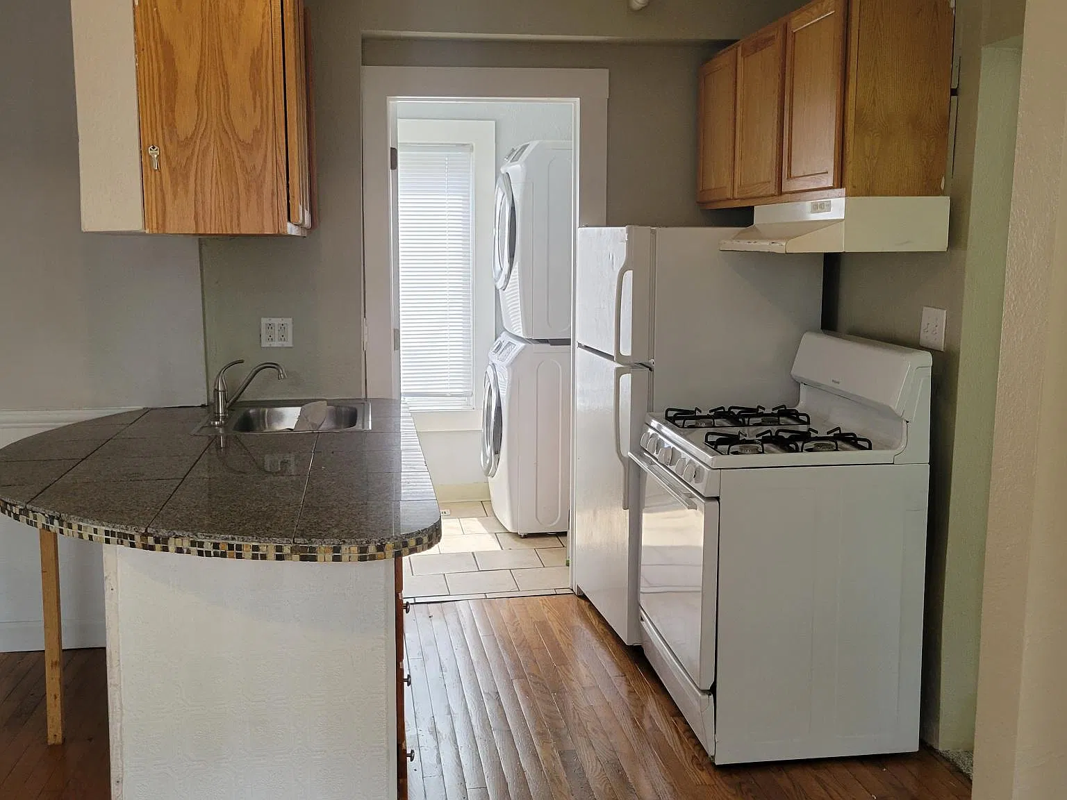 4 bed, 2000 sqft, $2,200 — Photo 4