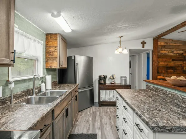 5653 Old River Rd, Baker, FL 32531