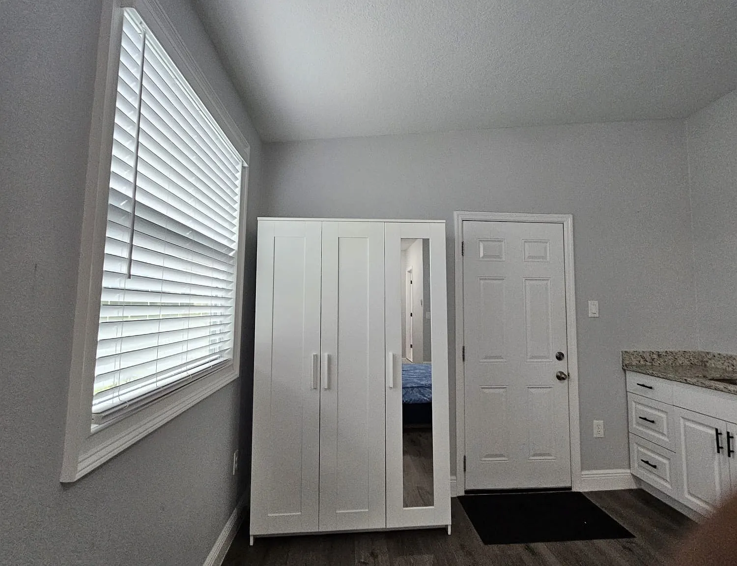 1 bed, 500 sqft, $990 — Photo 4