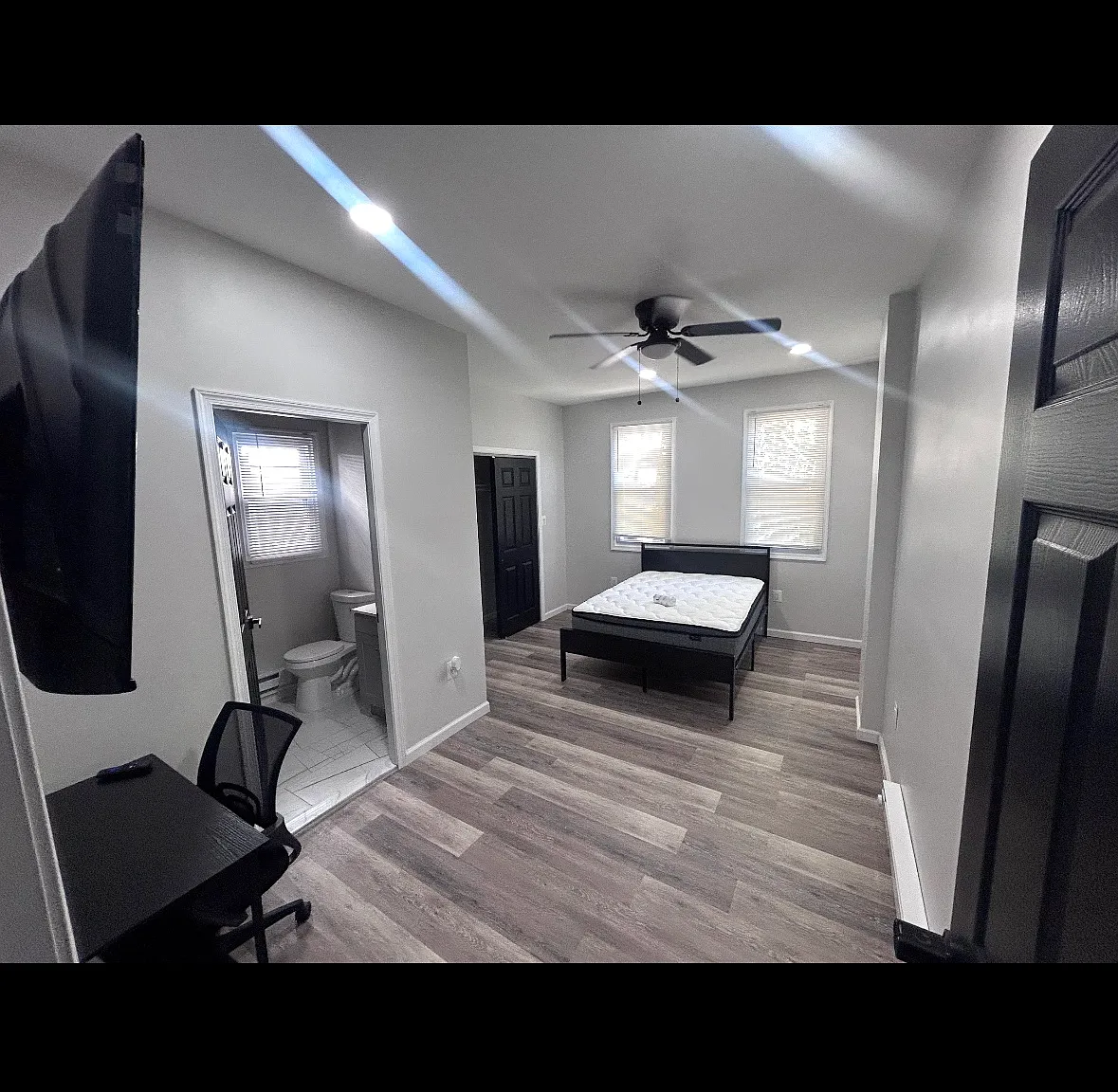 4 bed, 1100 sqft, $900 — Photo 1