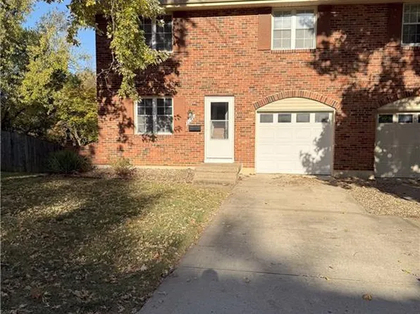 7143 NW Country Club Ln, Kansas City, MO 64152