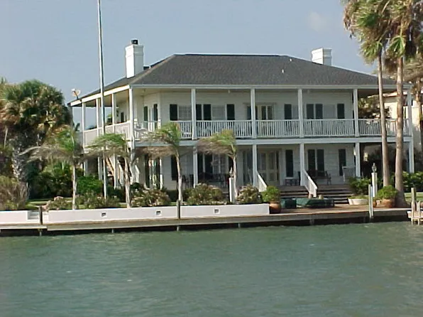 56 Blue Heron Dr, Rockport, TX 78382