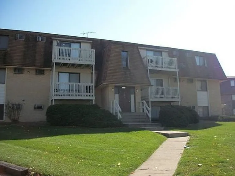 1448 Pioneer Rd — Photo 1