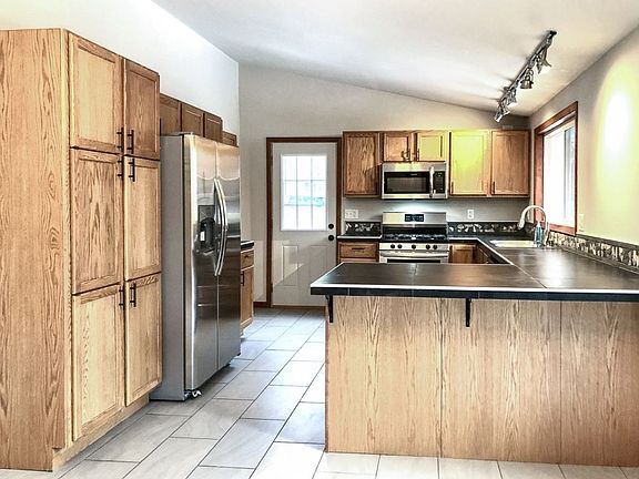 4th image of 329 Country Manor Ln