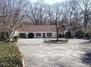 250 Piping Rock Rd, Locust Valley, NY 11560