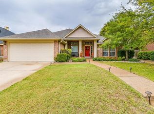 6914 Briarwood Dr, Fort Worth, TX 76132