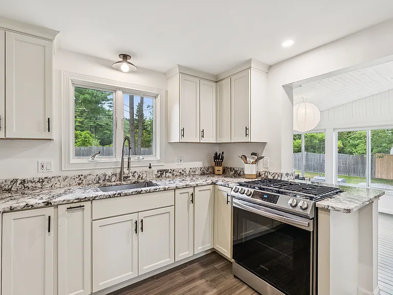 14 Hammond Rd — Photo 12