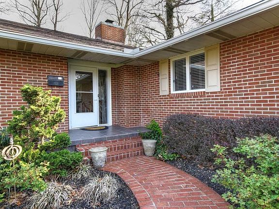 5th image of 106 Oak Ln