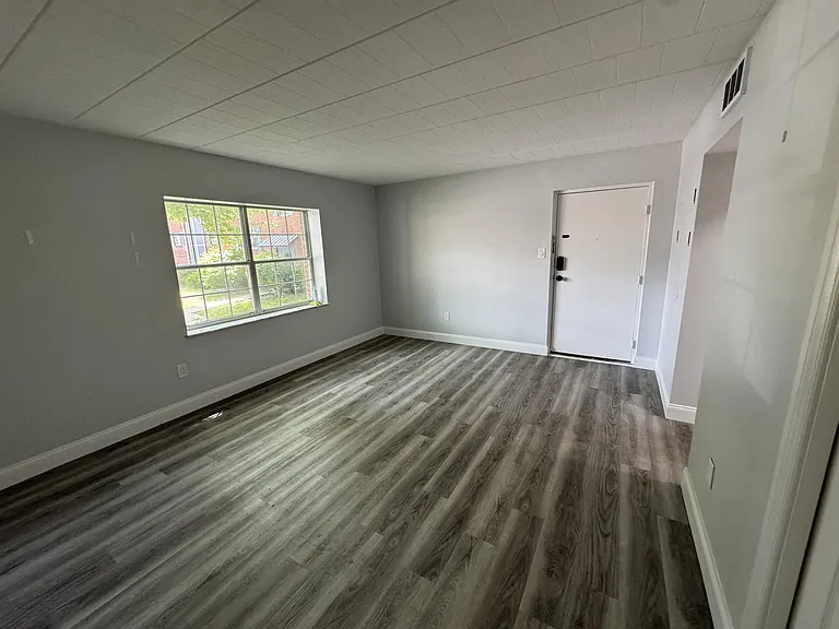 906 Erdner Ave — Photo 5