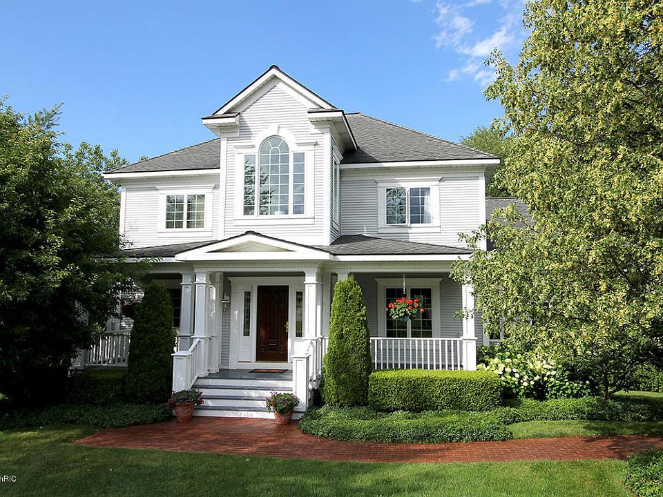1st image of 219 Regal Ct SW