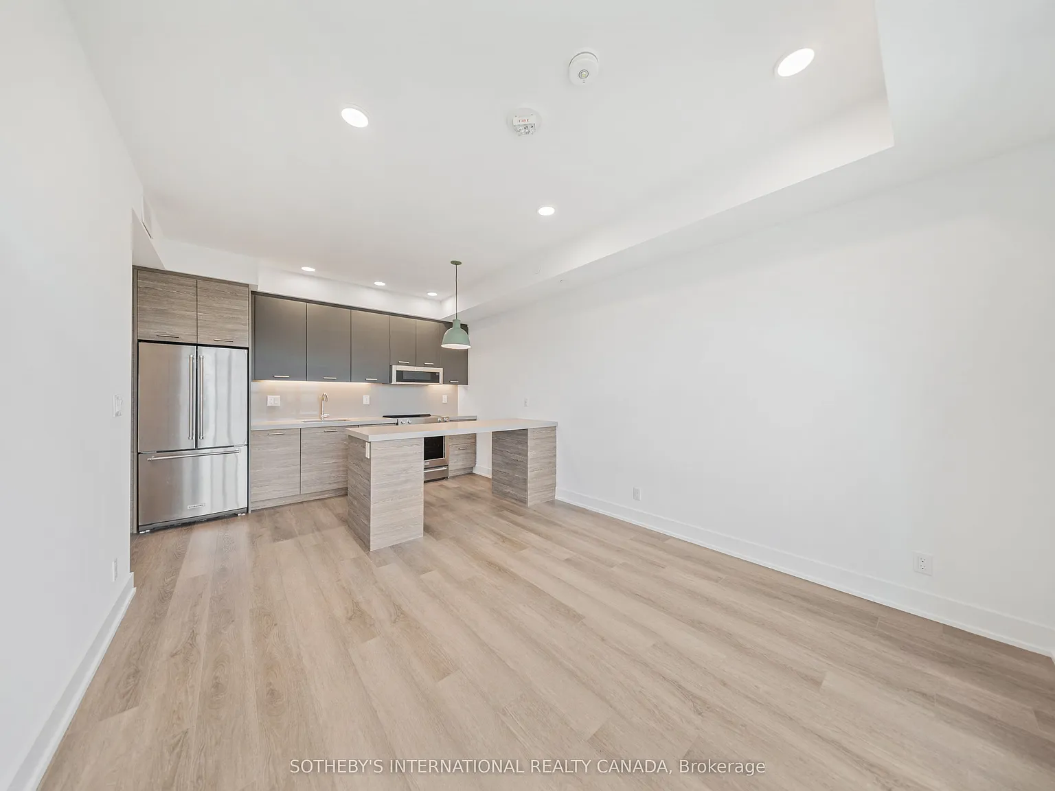 2 bed, $4,910 — Photo 4