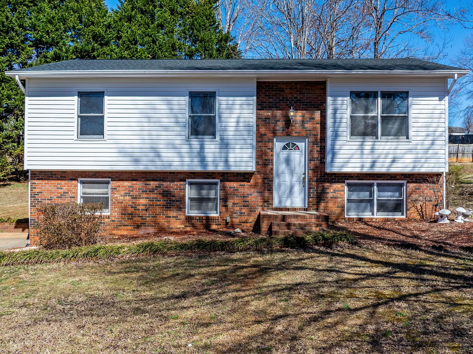 4 bed, 993 sqft, $1,950 — Photo 1