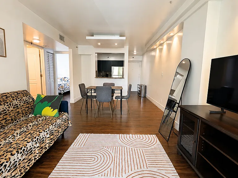 546 SW 1st St #204 — Photo 6