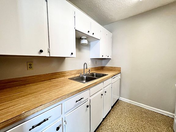 4th image of 113 Noel Dr APT A