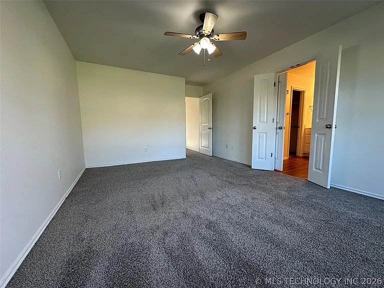 623 N Division St — Photo 13