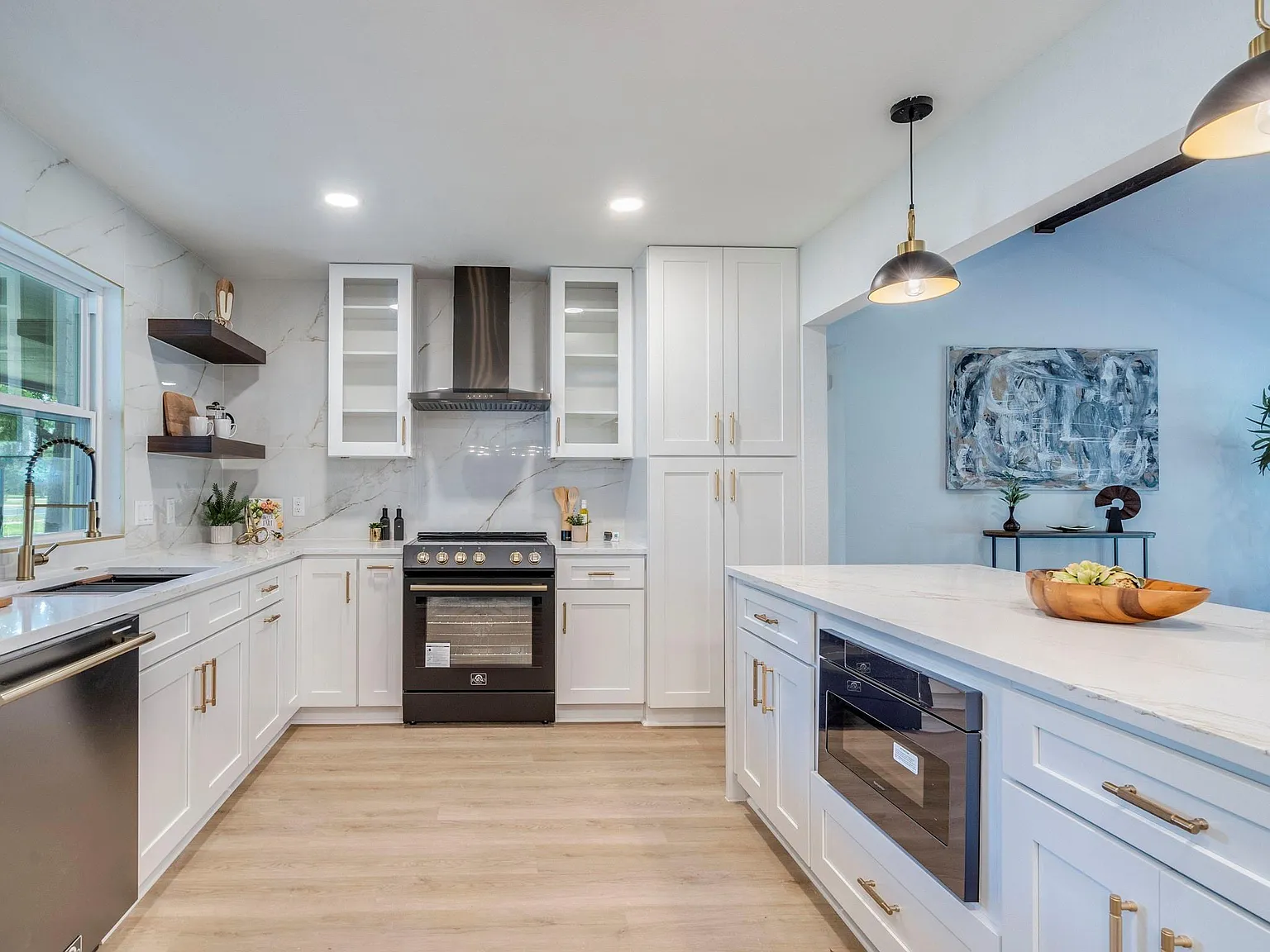 3 bed, 2.0 bath, 1838 sqft, $3,100 — Photo 3