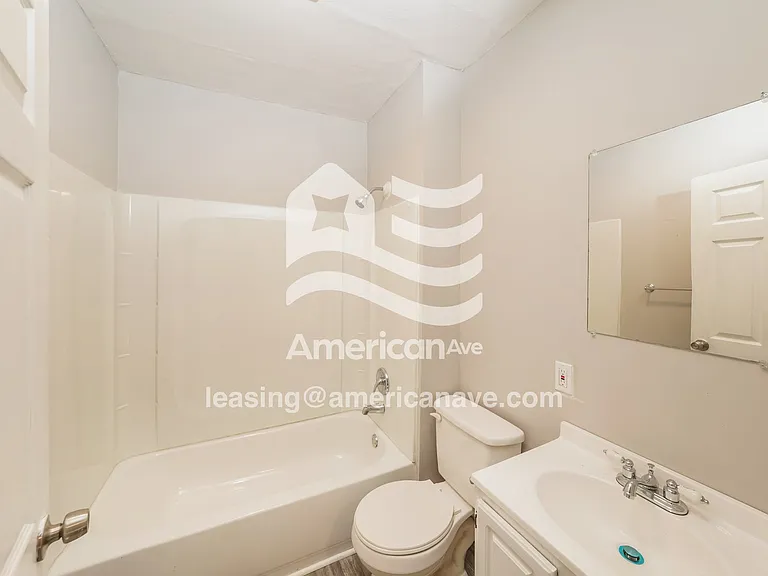 1343238_008_wm_-_main_bathroom_13118859.jpg