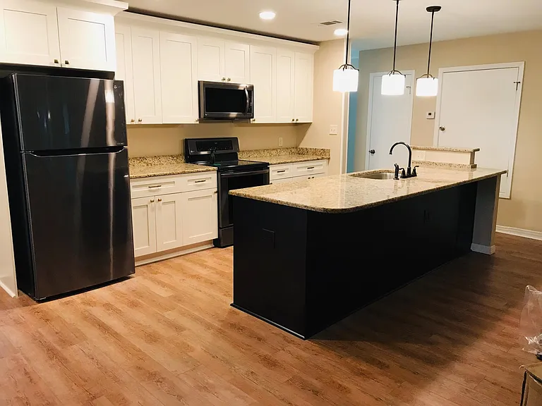 4210 Langley Ave — Photo 2