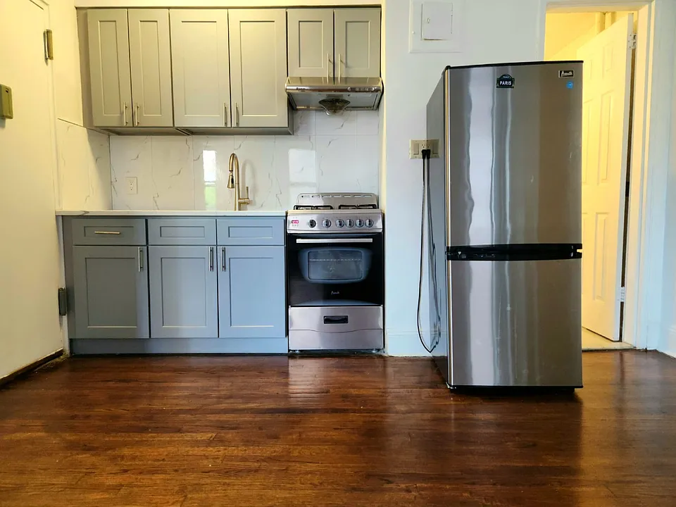 250 E 75th St #3W