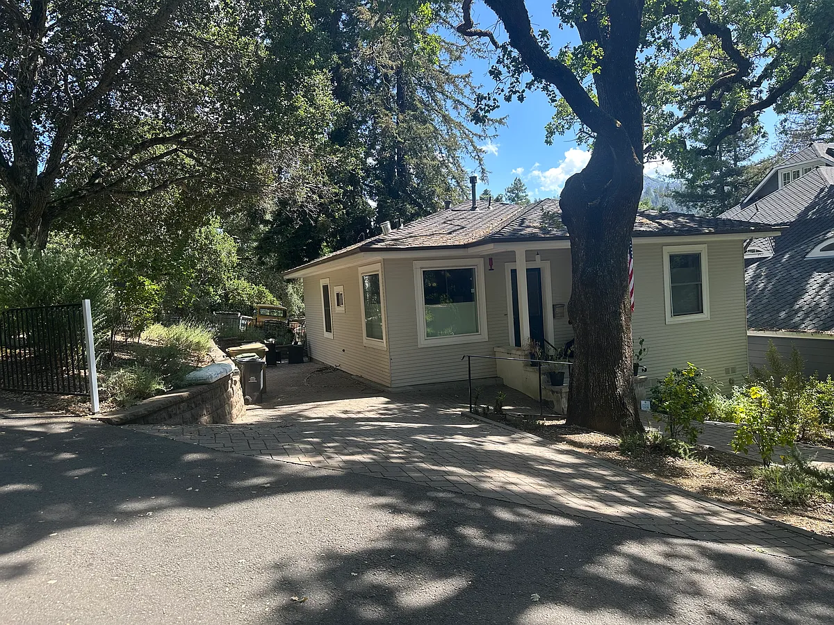 Building Photo - Oak Way