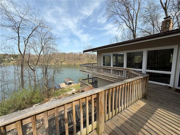 1820 W Buckhorn Dr, Millersburg, OH 44654