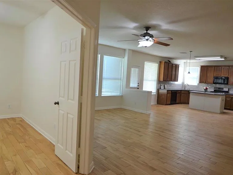 2110 Banfield Ct — Photo 14