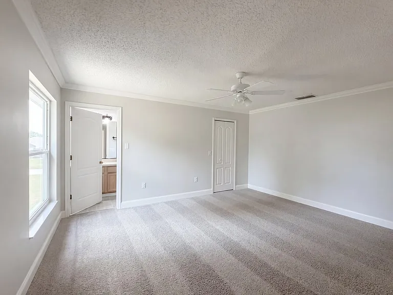 1367 Wildberry Ln — Photo 3
