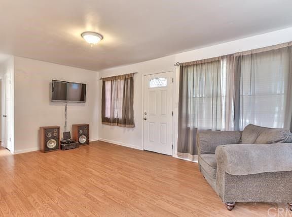 5th image of 819 N Angeleno Ave