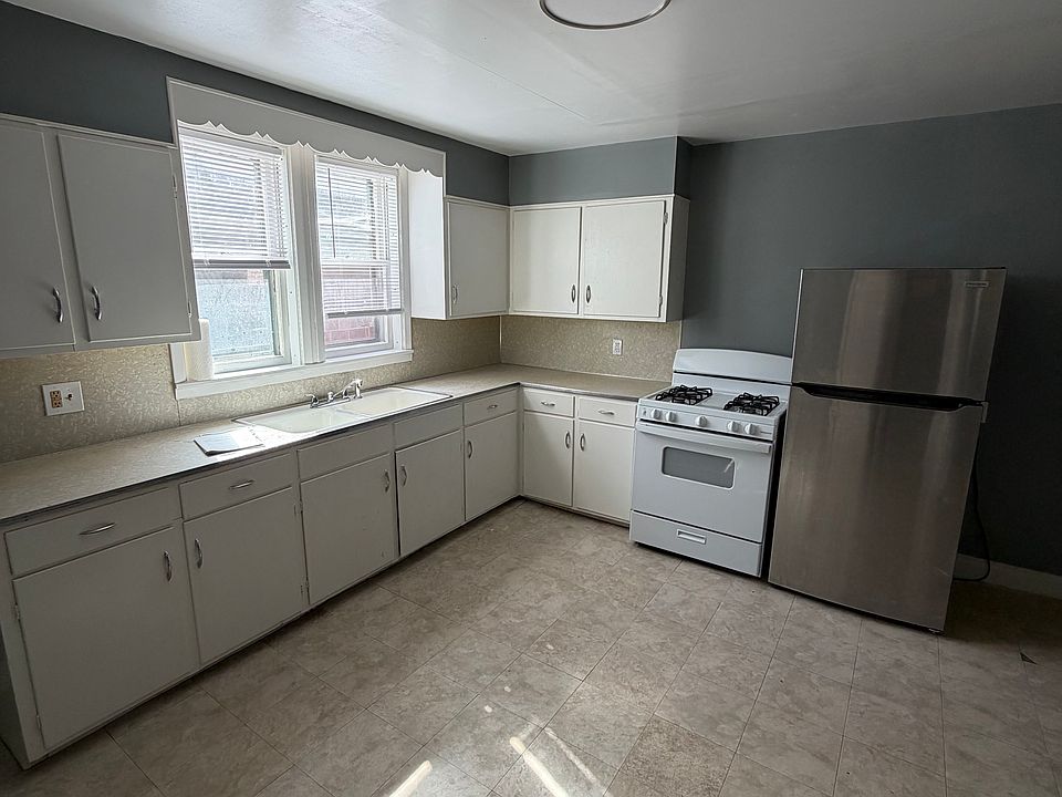 1st image of 138 Michigan Ave #1
