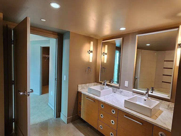 1177 Queen St #4409 — Photo 9