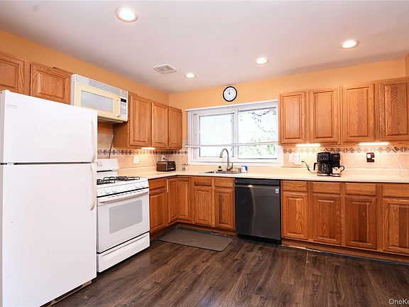 3rd image of 977 Brent Drive