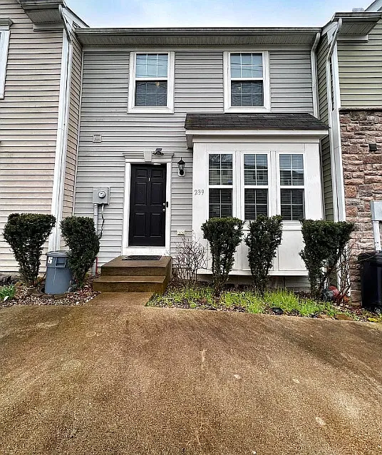 3 bed, 2200 sqft, $1,850 — Photo 1