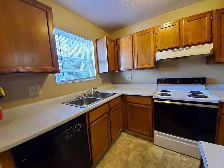 149 E Willow Ct — Photo 4