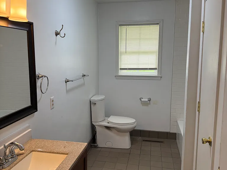 908 S East St — Photo 34