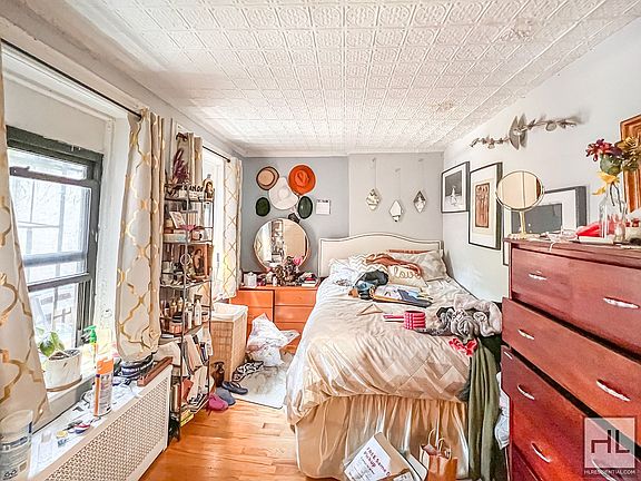 3rd image of 398 Hancock St APT 1