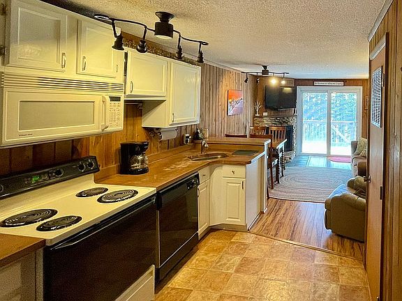 4th image of 33 Shamrock Snowshoe Dr